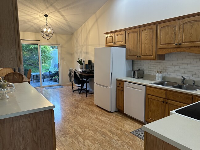 Building Photo - 6118 Seven Springs Dr