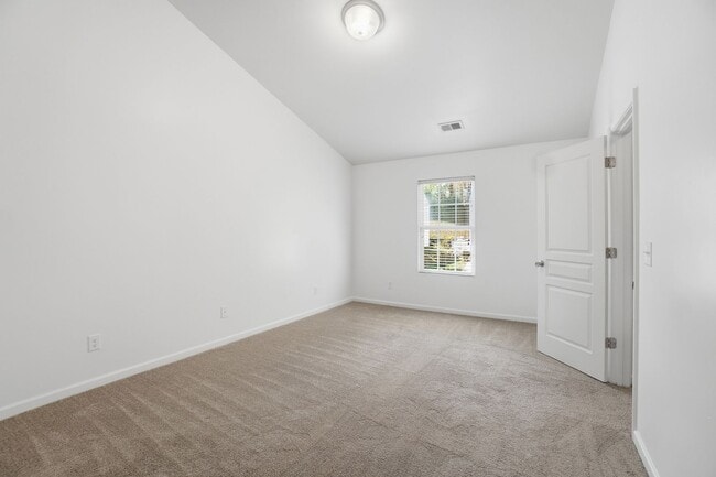 Building Photo - 4-bedroom with Water Front View