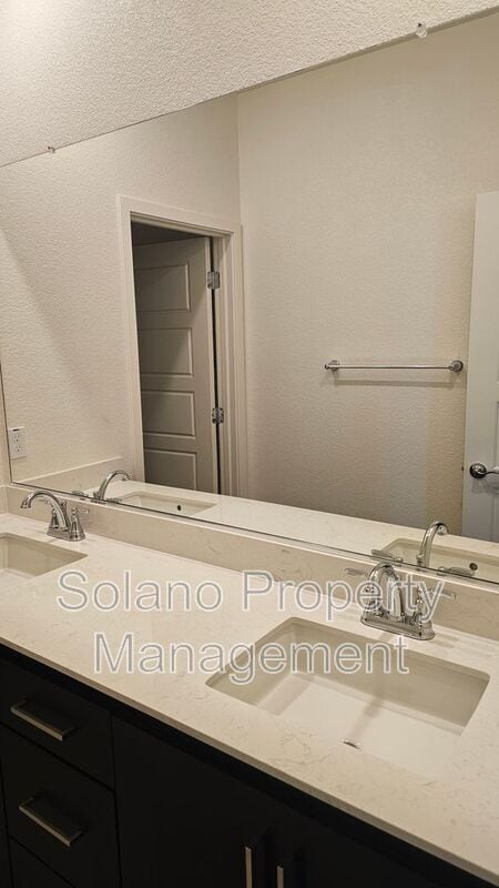 Building Photo - 1317 Essence Ln