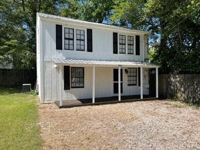 Building Photo - 3BR Cottage in Historic District