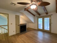 Building Photo - 4 Bedroom With Downstairs Master Bed