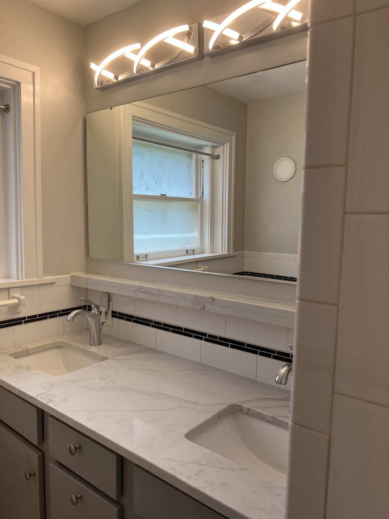 Bathroom double sinks - 6035 Oak St