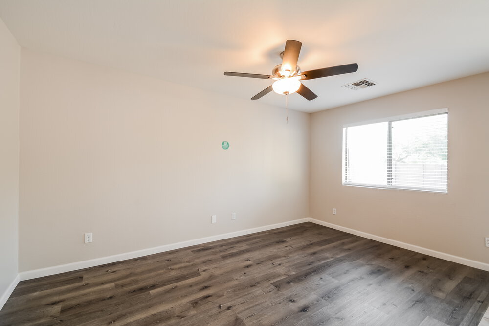 Building Photo - 3202 S Justin Dr