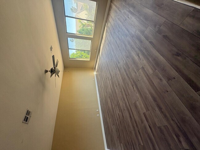 Building Photo - 2245 E Detroit St