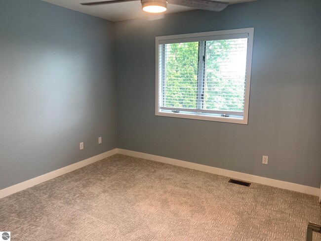 Building Photo - 1631 Eastpointe Dr