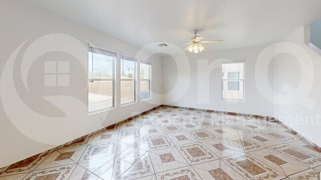 Building Photo - 4720 W Lindenthal Ln