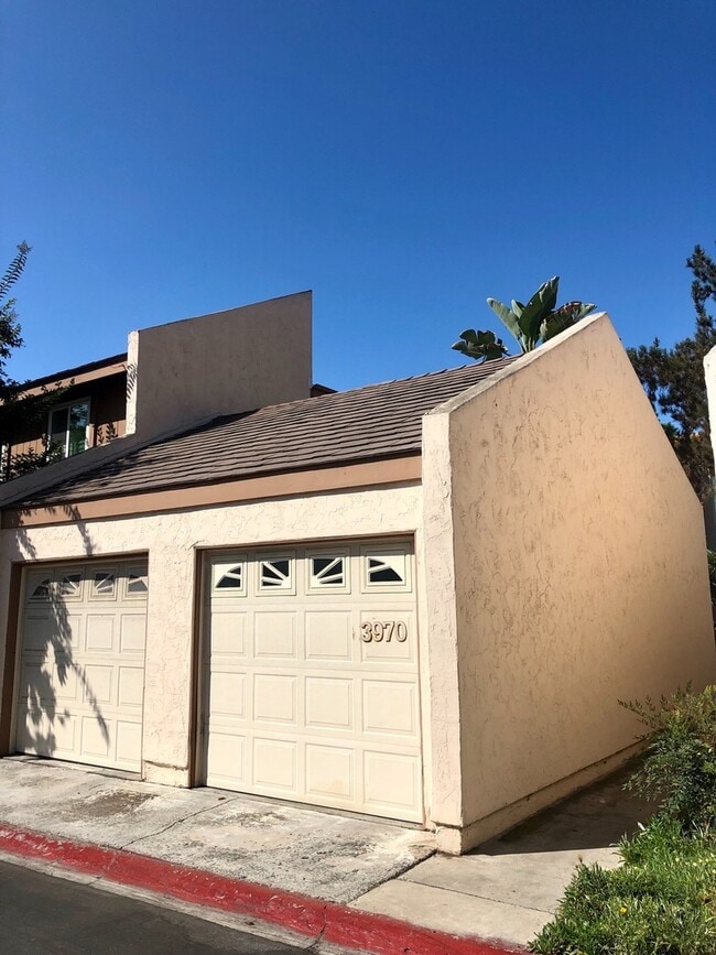 Primary Photo - Spacious 4-Bed Townhome in the Heart of Cl...
