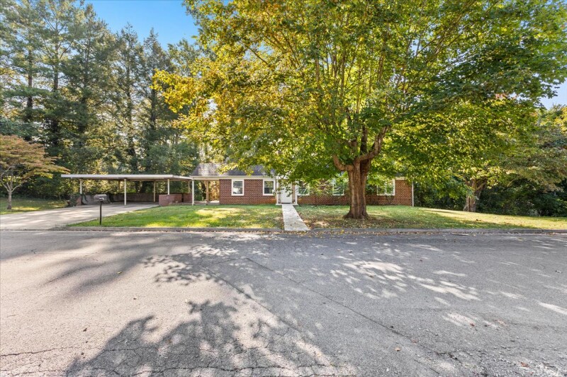 Building Photo - 350 Hill Park Dr