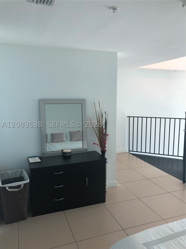 Building Photo - 300 S Biscayne Blvd