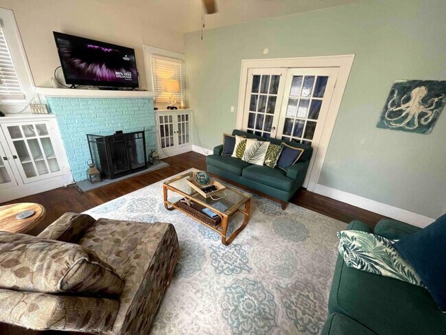 Building Photo - 2521 Avenue Q