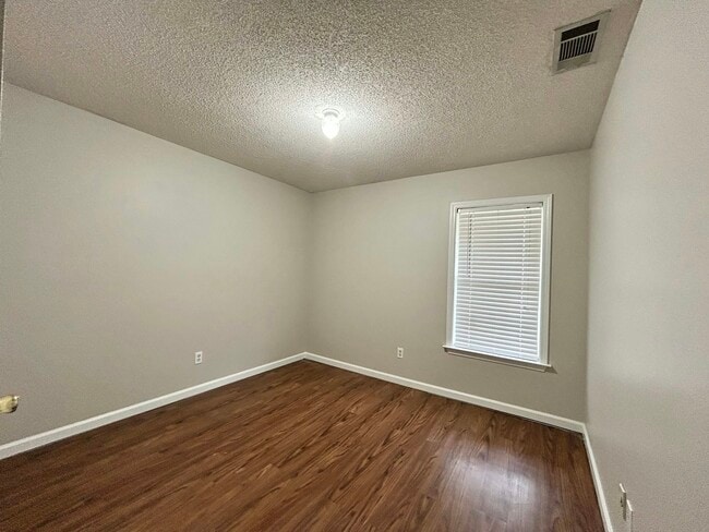 Building Photo - 1117 Dove Hollow Cir W