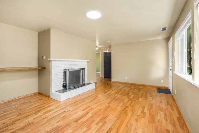 Building Photo - 19337 61st Ave NE