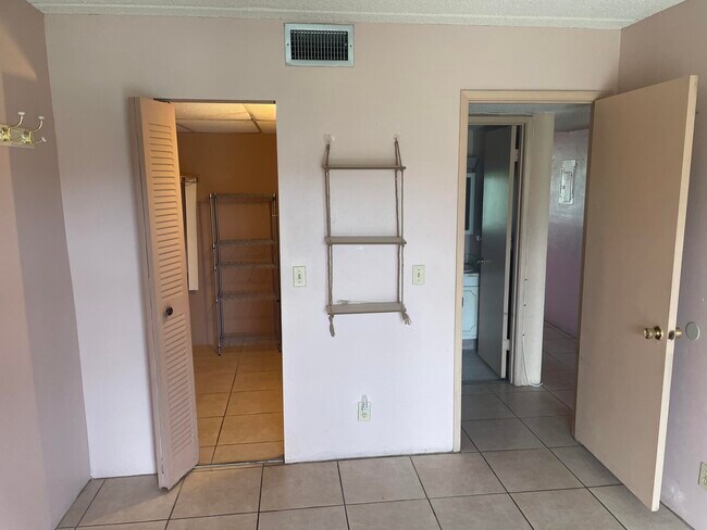 Building Photo - 500 Village Green Cir W