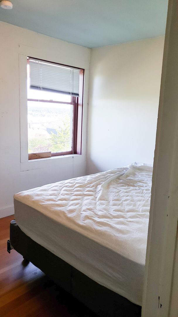 Building Photo - Spacious Units Across from WWU