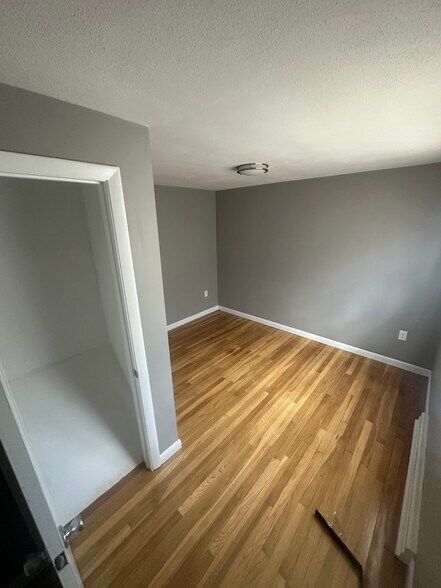 Building Photo - 341 Stevens St