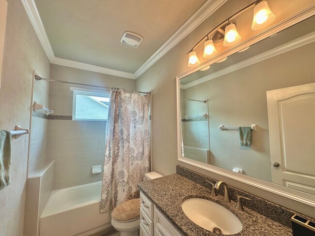 Building Photo - Modern Comfort in Fletcher Oaks – 3BR/2BA ...