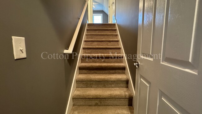 Building Photo - 4BR/3BA Well appointed home in the gated c...