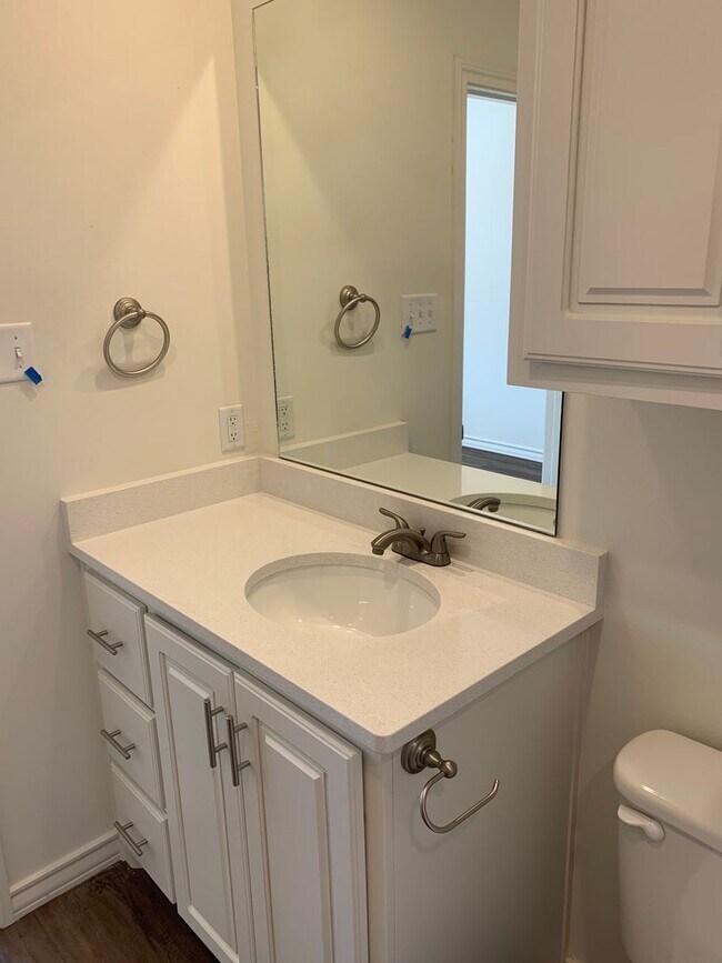 Building Photo - Brand new open concept quartz countertops