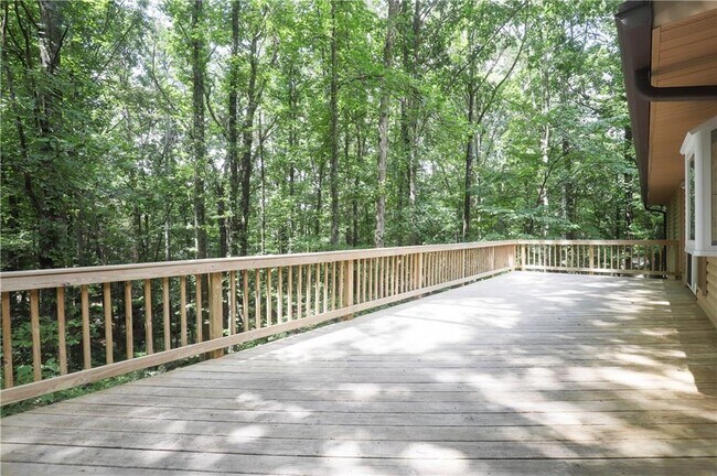 Building Photo - 765 Spring Valley Dr