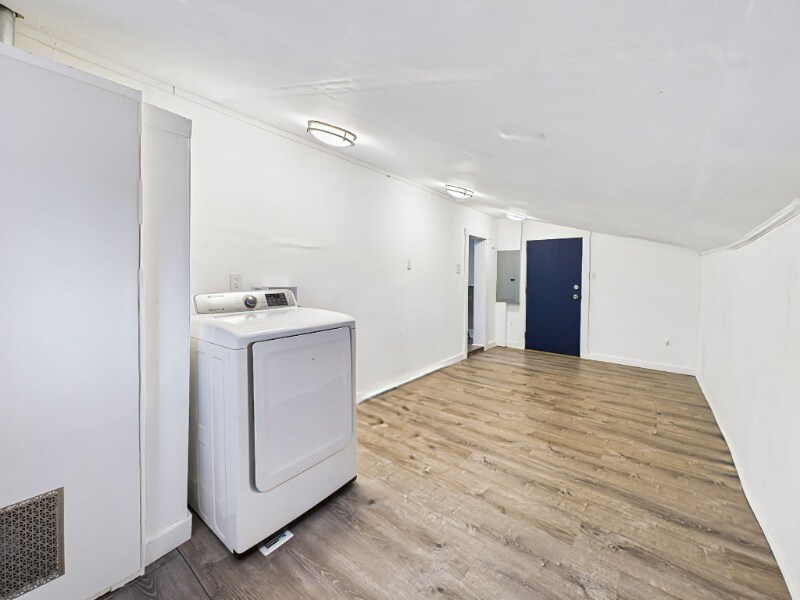 Building Photo - 404 S Race St