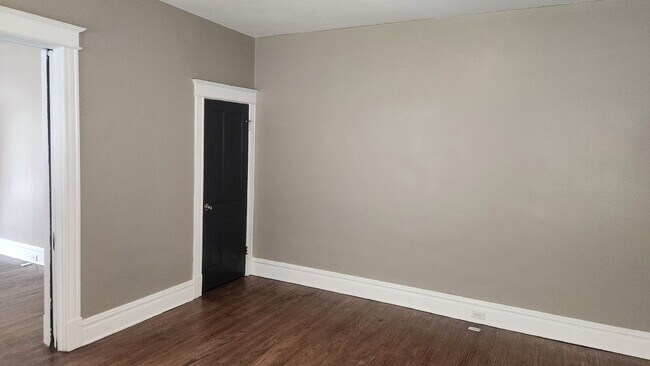 Building Photo - Delightful 1-Bedroom Retreat in Lively St. Louis District – Alberta Street