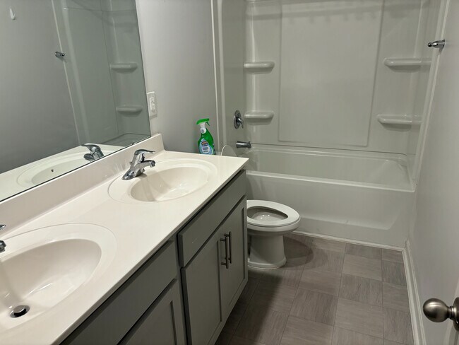 Building Photo - Room in Single Family Home on N Great White Way