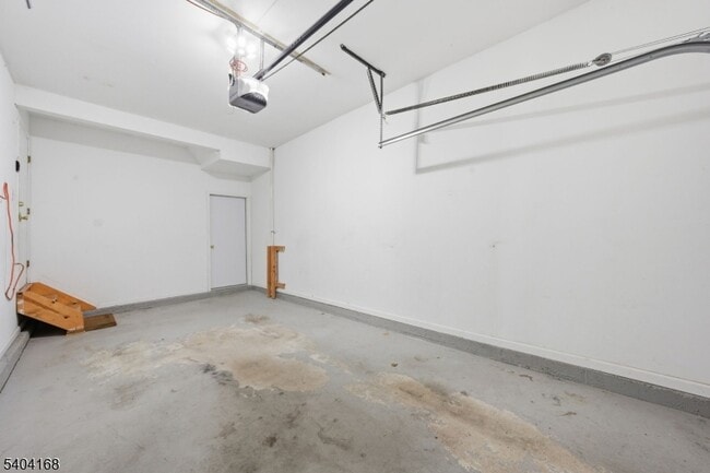 Building Photo - 4 Deer Hill Ct