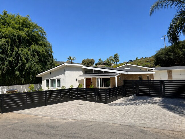 Building Photo - Brand New Upgraded 2BD2BA ADU | Gated | Canyon Views | Private Laundry & Parking