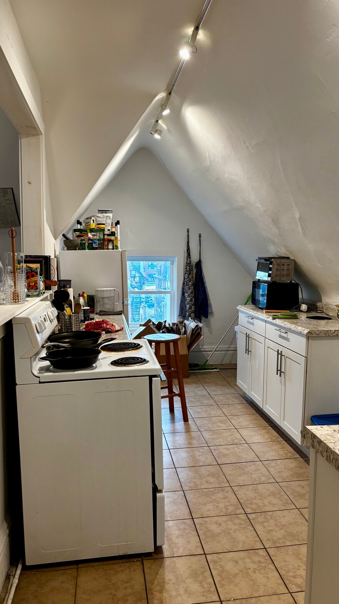 kitchen - 351 Stratford Ave