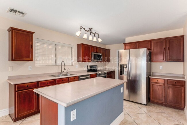 Building Photo - 3748 E Betsy Ln