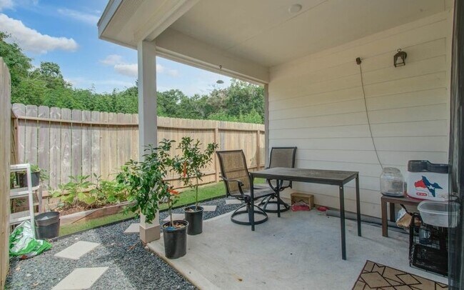 Building Photo - 25416 Grotto Falls Ln