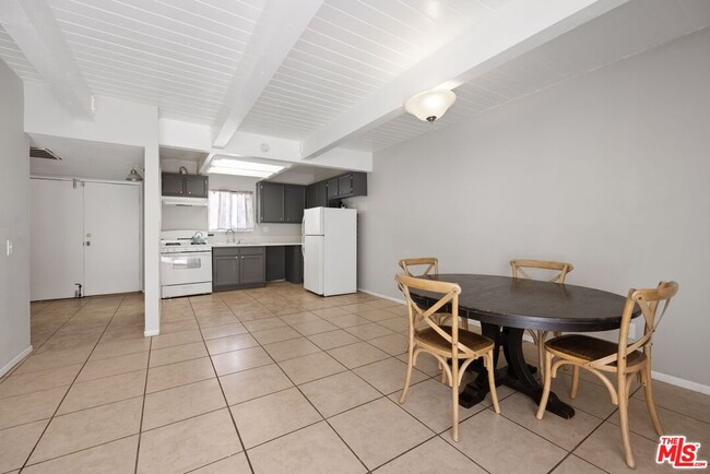 Building Photo - 43614 Stanridge Ave