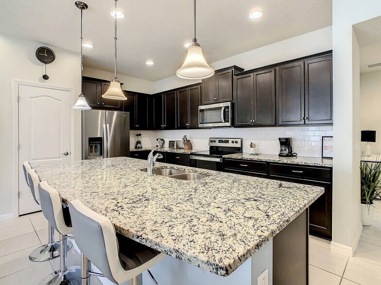 Building Photo - 2404 Tangier Dr