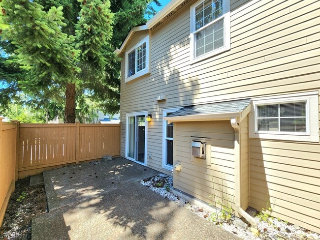 Building Photo - 3 Bedroom 2.5 Bath Townhome in Everett