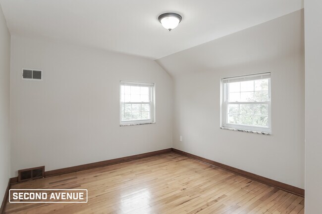 Building Photo - 125 Marion St