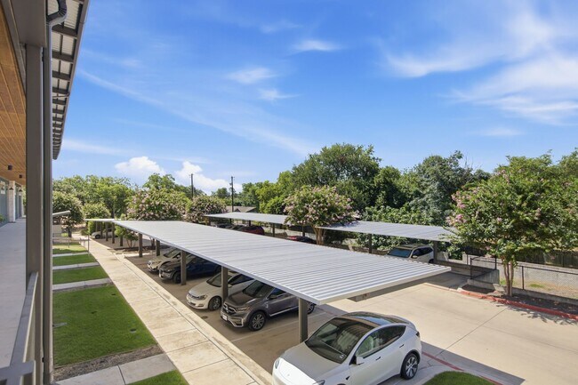 Building Photo - Beautiful 2 bedroom, 2 bathroom home in Gated Sunset Valley Community!!!