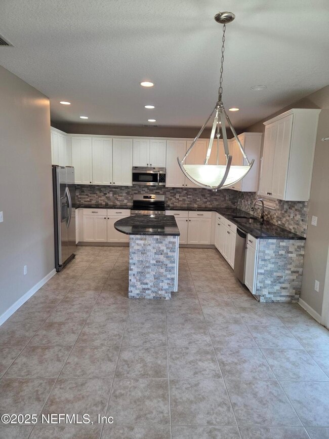 Building Photo - 1042 Drakefeather Dr