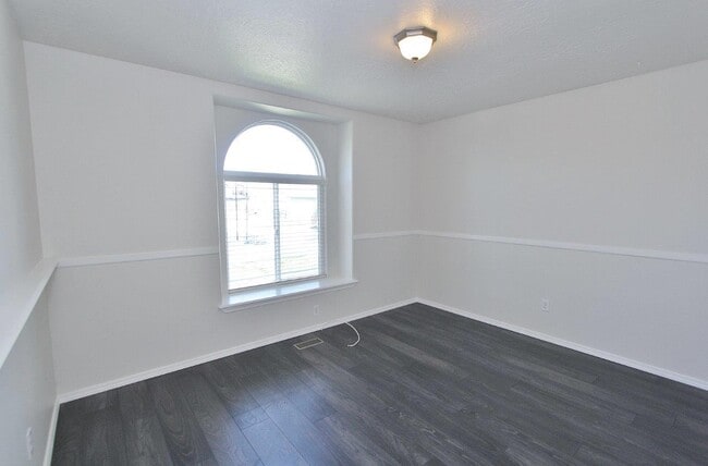 Building Photo - 725 E Wakely St