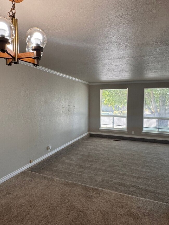 Building Photo - 5303 N Sky Vista Ave