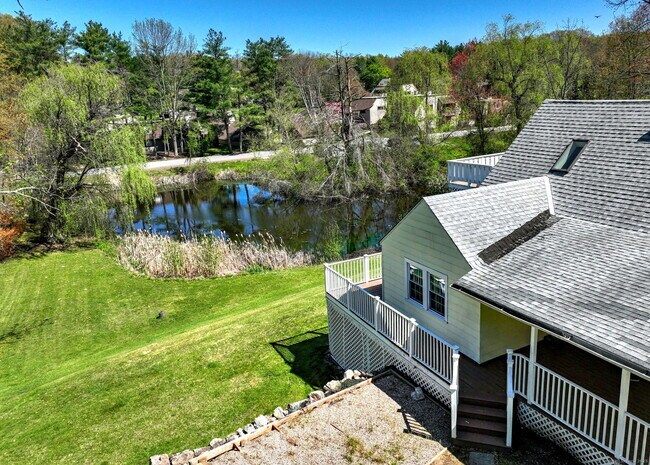 Building Photo - 115 W Avon Rd
