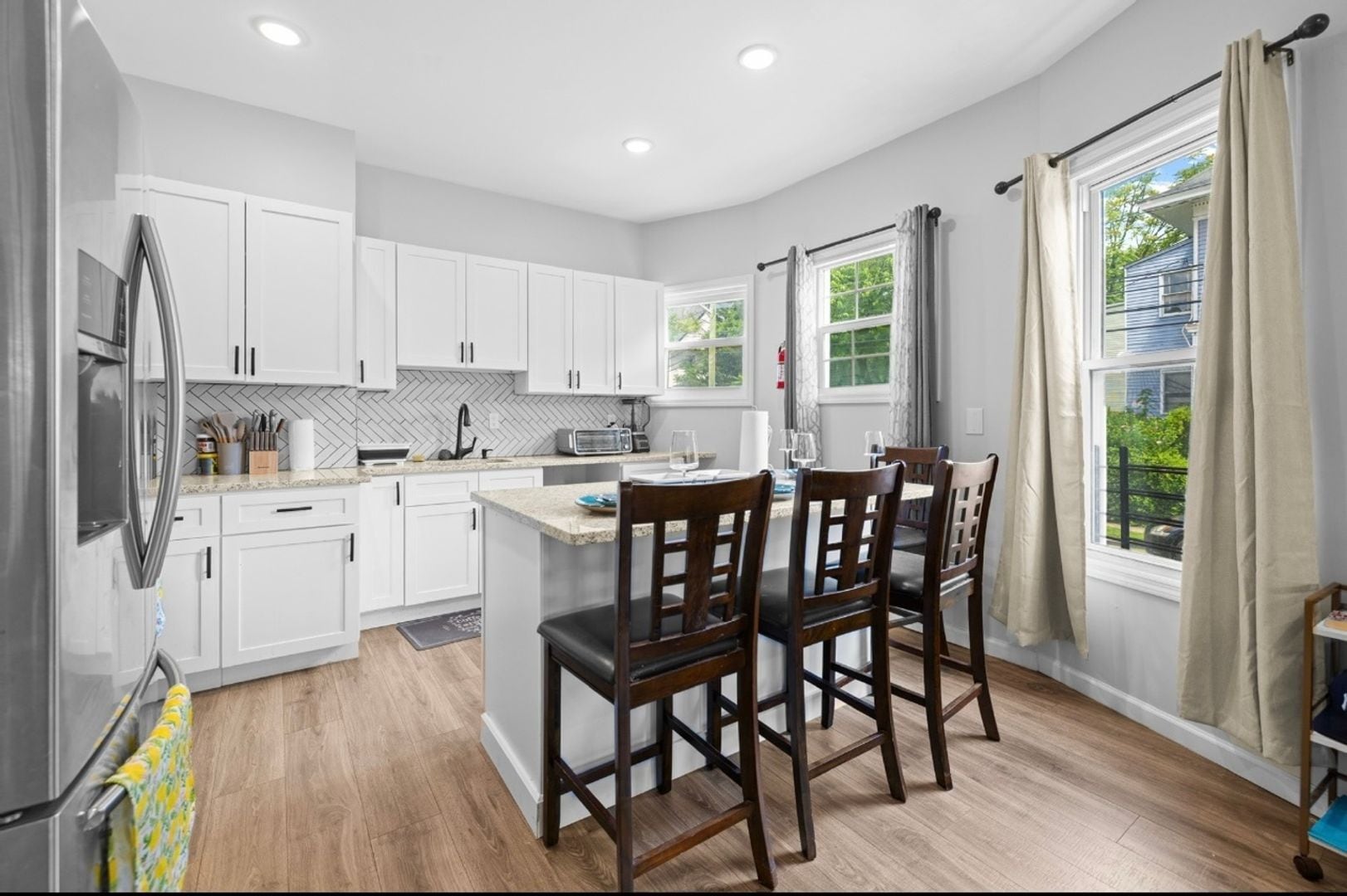 Building Photo - 87 Isabella Ave