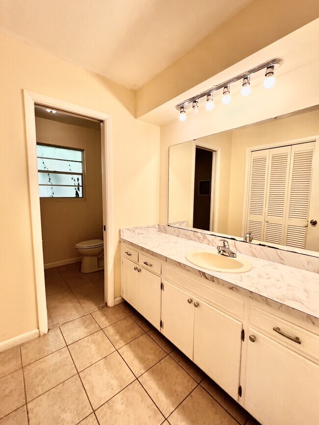 Building Photo - 5391 Golf Course Dr