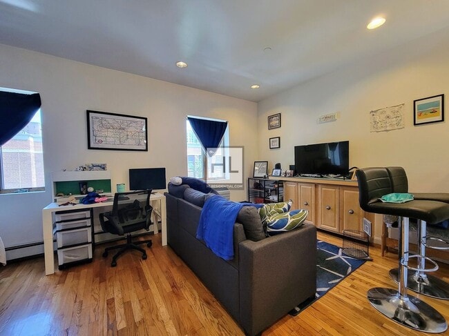 Building Photo - Large, Bright Studio next to Central Park