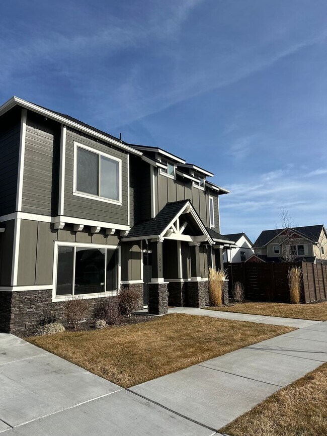 Building Photo - Beautiful Stone Creek Home | Open Layout, RV Parking & Private Pool Access