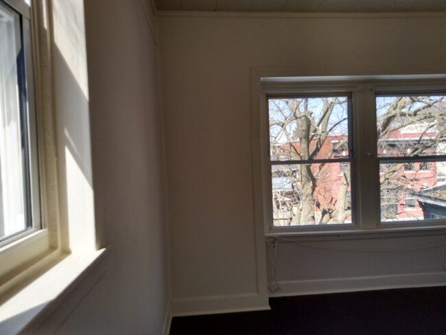 Building Photo - 1029 Penn St