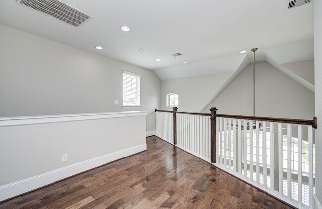 Building Photo - 11023 Acorn Falls Dr