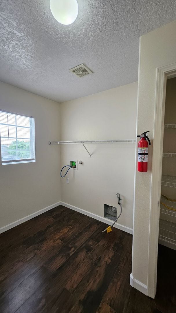 Building Photo - 5 Bed 3 Bath