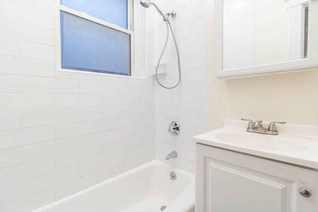 Building Photo - 25 Mount Hood Rd