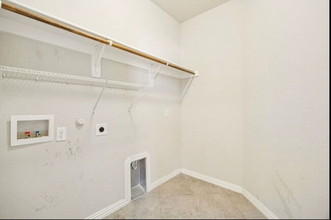 Building Photo - 725 Gray Washington Dr