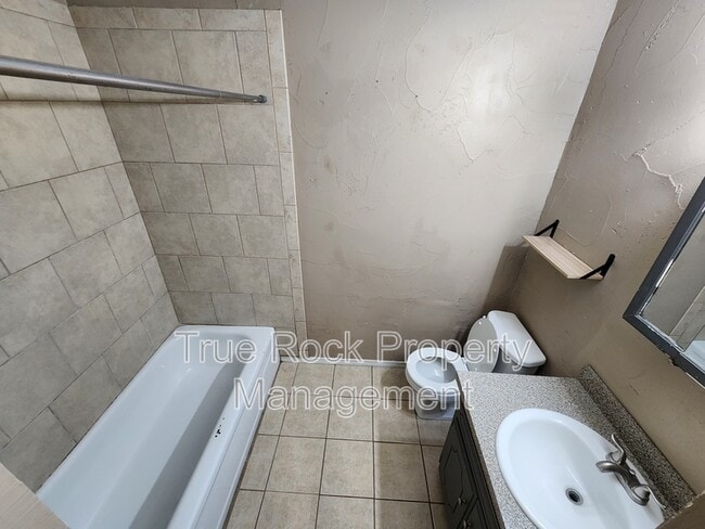 Building Photo - 3415 Colbert St